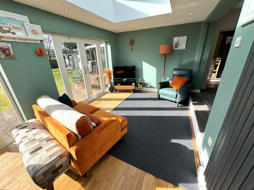 Sitting/dining room