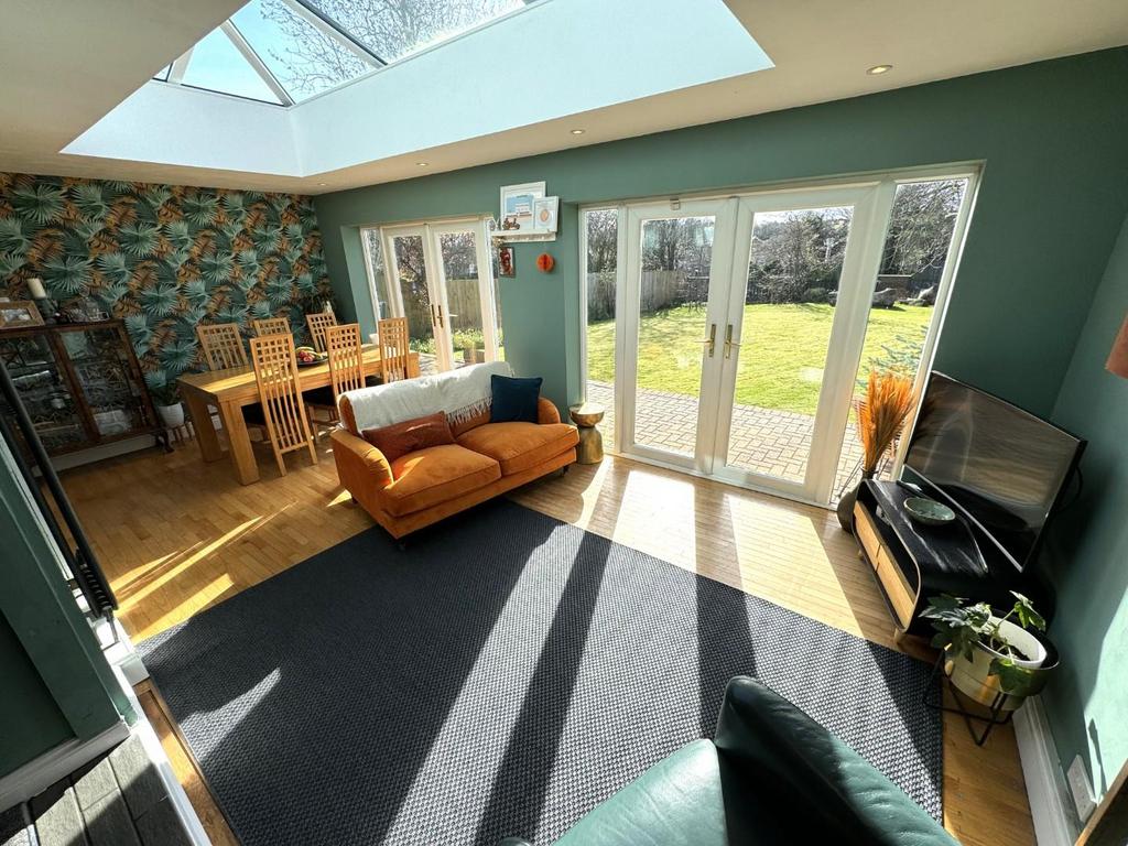 Sitting/dining room
