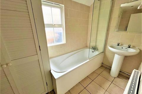 1 bedroom house to rent, Sturges Road, Ashford