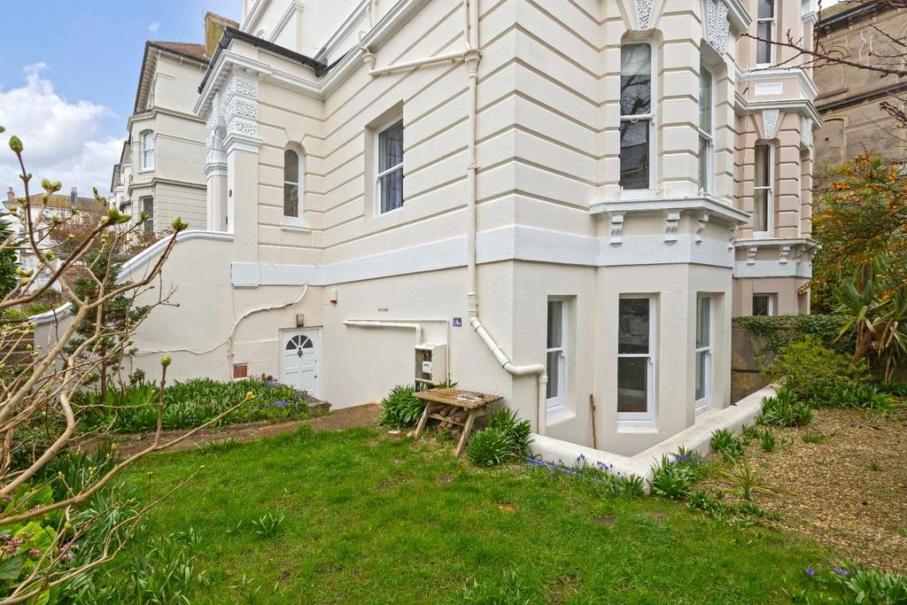 Buckingham Road, Brighton 2 bed apartment for sale £350,000