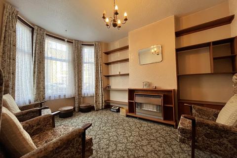 2 bedroom end of terrace house for sale - Meadow Road, Bromley BR2