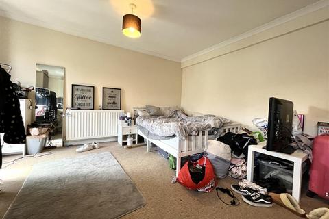 Studio to rent, Bay View Terrace, Newquay TR7