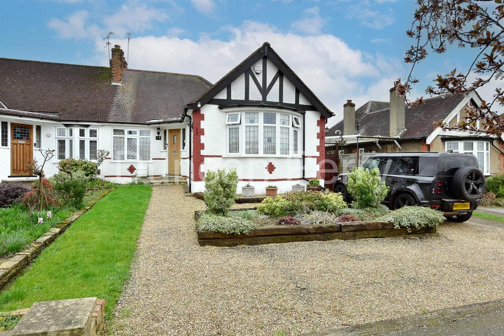 Ladbrooke Drive, Potters Bar EN6 2 bed semidetached bungalow for sale