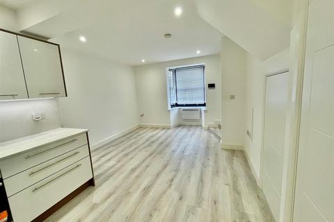 2 bedroom apartment for sale, St. Albans Road, Potters Bar EN6