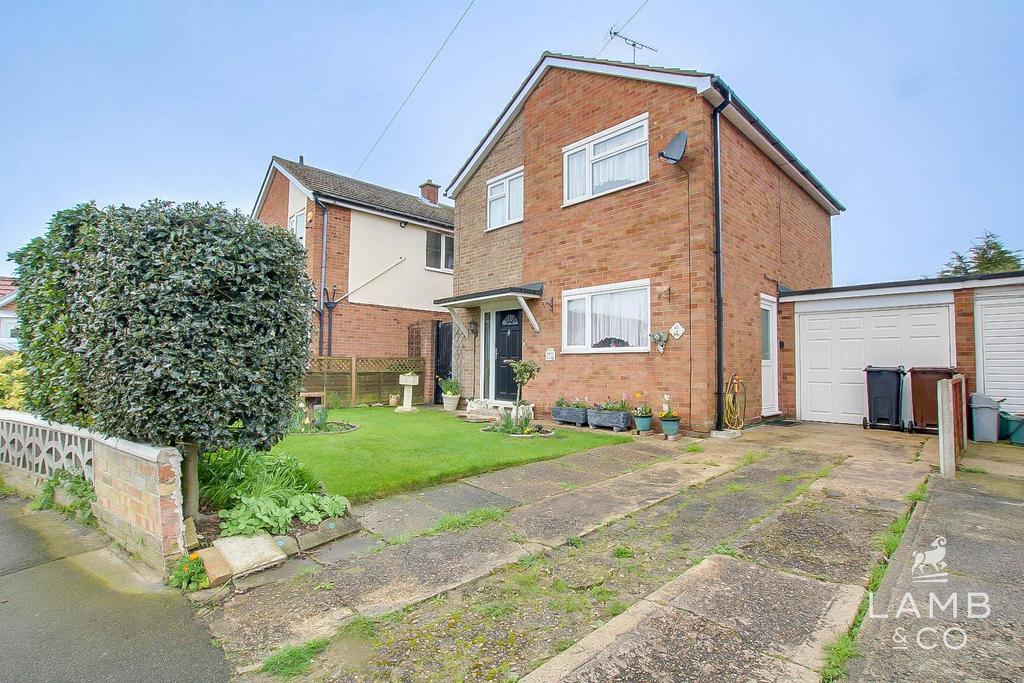 Knox Road, ClactonOnSea CO15 3 bed detached house for sale £270,000