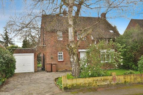 3 bedroom detached house for sale, Lodge Avenue, Great Baddow, Chelmsford, CM2