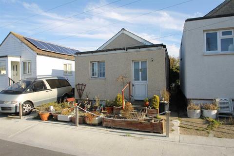 40 Bentley Avenue, Jaywick, Clacton-on-sea, CO15 2JW