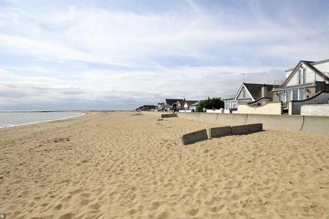 40 Bentley Avenue, Jaywick, Clacton-on-sea, CO15 2JW