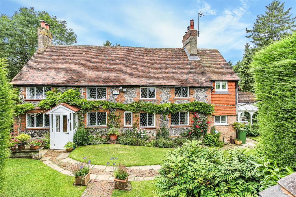 Leaves Green, Keston BR2 4 bed detached house for sale £1,300,000
