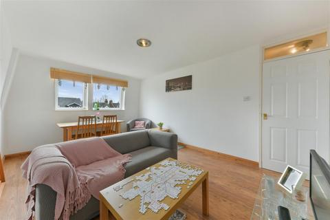 3 bedroom flat for sale - West Gardens, Tooting SW17