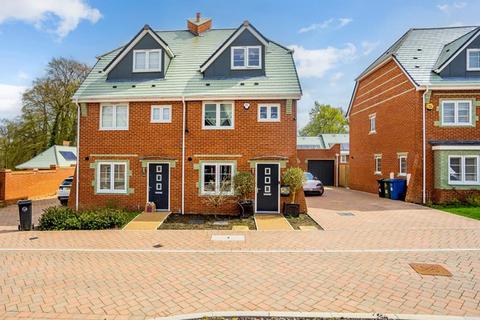 4 bedroom semi-detached house to rent, Kilty Place, High Wycombe HP11