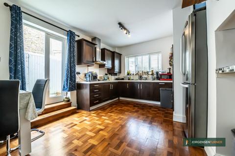 2 bedroom flat to rent, Dunraven Road, Shepherds Bush, London, W12