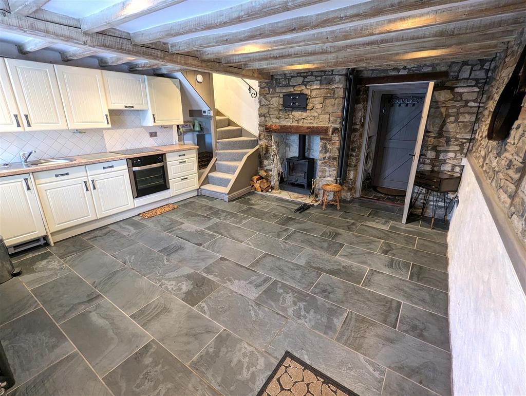 Tawton, Barnstaple 2 bed terraced house to rent £775 pcm (£