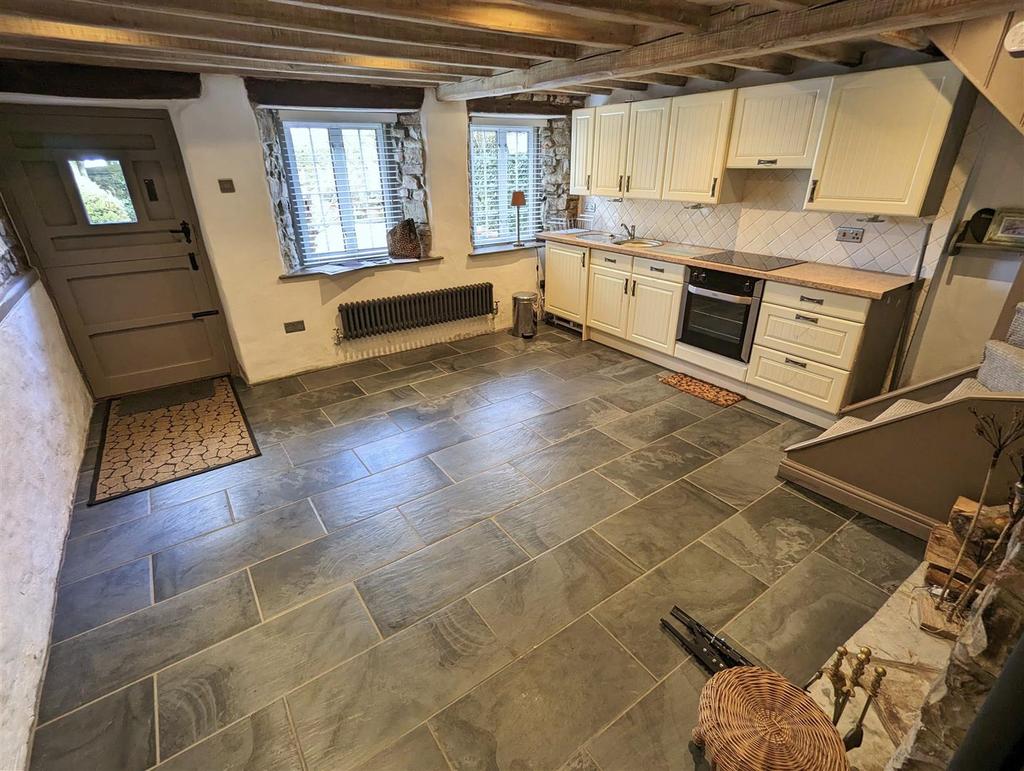 Tawton, Barnstaple 2 bed terraced house to rent £775 pcm (£