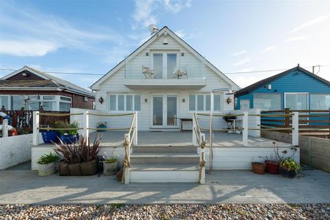 2 bedroom detached house for sale, Faversham Road, Seasalter, Whitstable