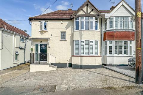 4 bedroom semi-detached house for sale, Retreat Road, Hockley SS5