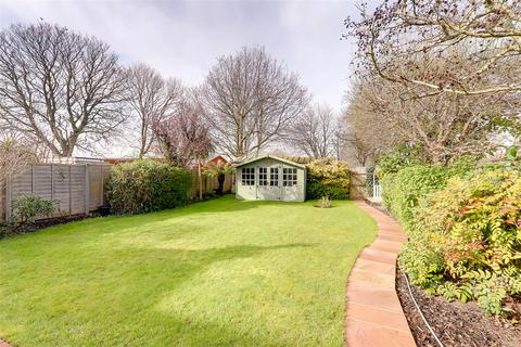 3 bedroom detached house for sale - Georgia Avenue, Worthing