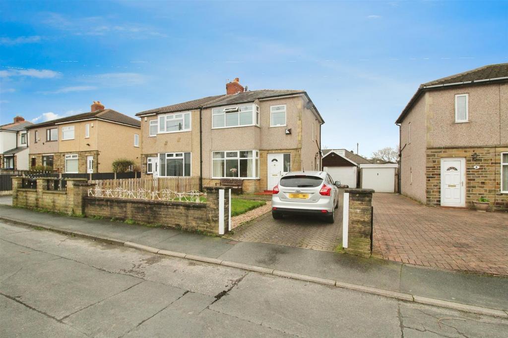 Plumpton Mead, Bradford BD2 3 bed semidetached house £190,000