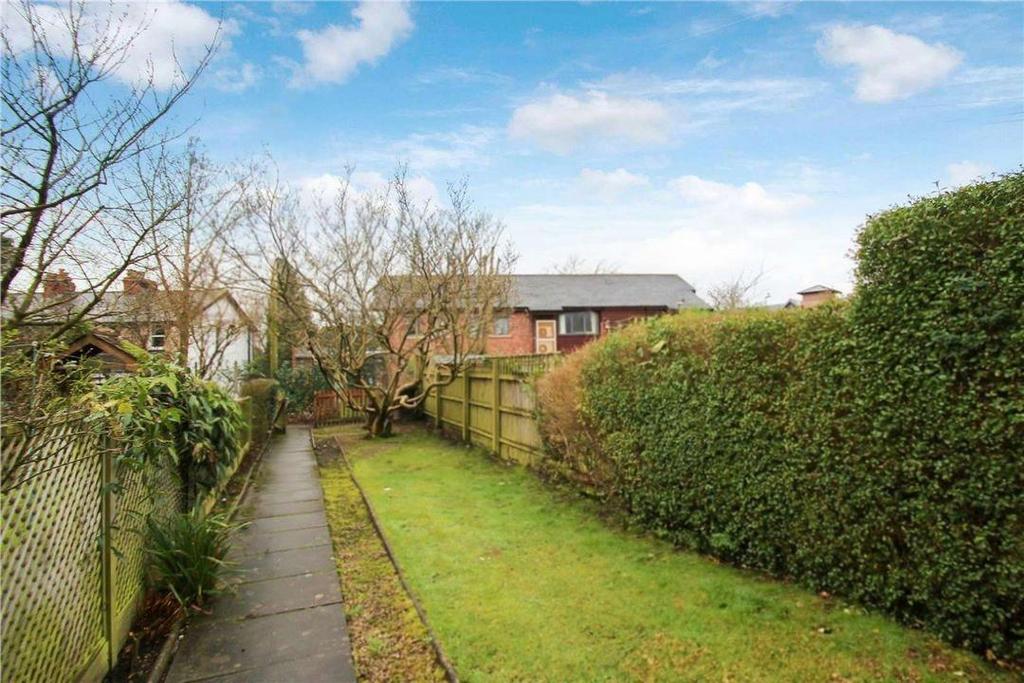Knutsford View, Hale Barns 2 bed terraced house to rent £1,200 pcm (£
