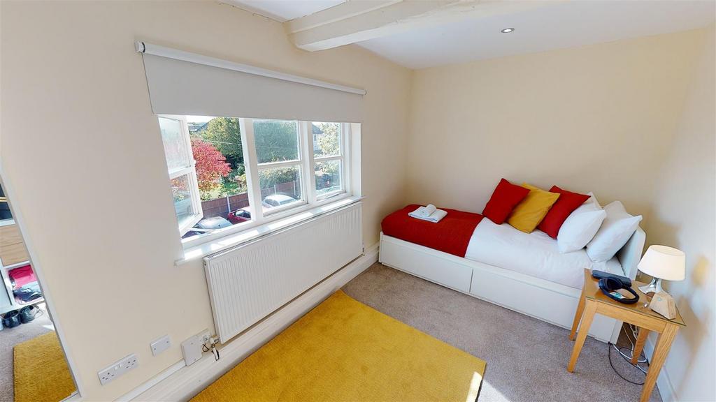 Hambleton-House-Apartment-bedroom-2.jpg