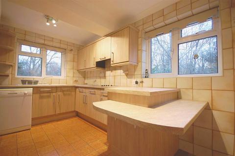 4 Melbourne Close, Ickenham, Uxbridge, UB10 8SL
