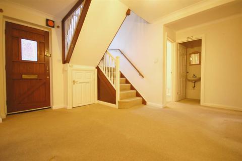 4 Melbourne Close, Ickenham, Uxbridge, UB10 8SL