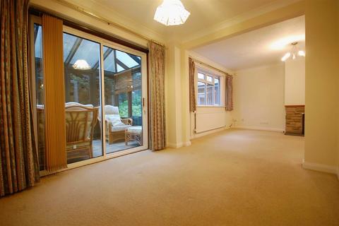 4 Melbourne Close, Ickenham, Uxbridge, UB10 8SL