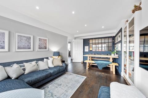2 bedroom apartment for sale, Church Street, Weybridge, KT13
