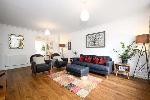 12 Rosslyn Park, Weybridge, KT13 9QZ