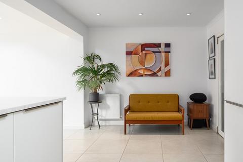 12 Rosslyn Park, Weybridge, KT13 9QZ