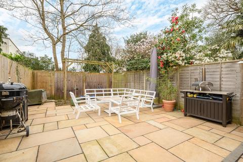 12 Rosslyn Park, Weybridge, KT13 9QZ