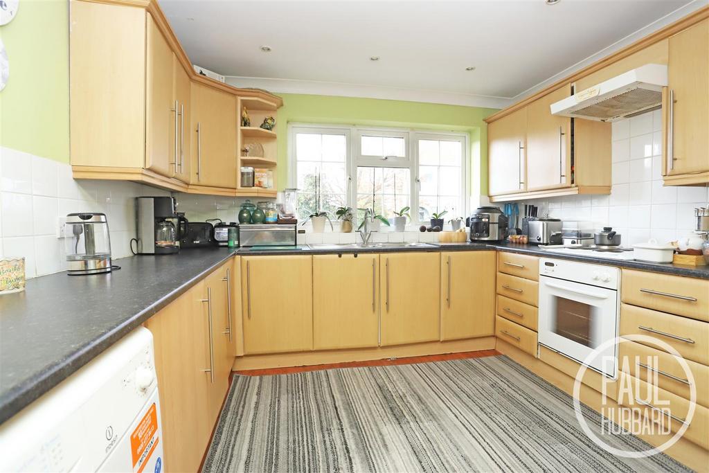Saxon Road, Pakefiled, NR33 3 bed semidetached house for sale £290,000