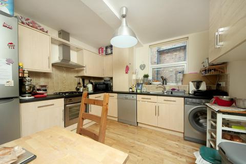 3 bedroom flat for sale, Twyford Avenue, Acton