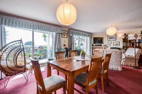 3 bedroom flat for sale, The Leas, Westcliff-On-Sea SS0