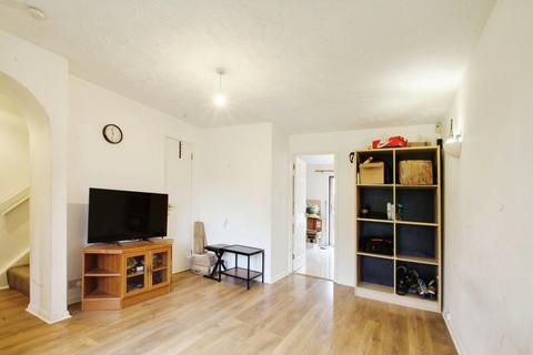 3 bedroom semi-detached house to rent - Holly Gardens, West Drayton UB7