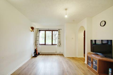 3 bedroom semi-detached house to rent, Holly Gardens, West Drayton UB7