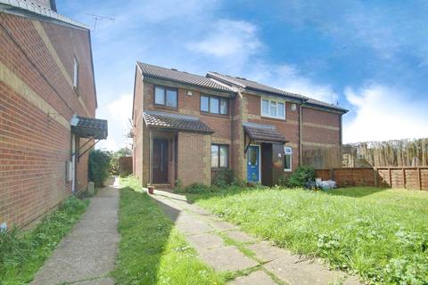 3 bedroom semi-detached house to rent, Holly Gardens, West Drayton UB7