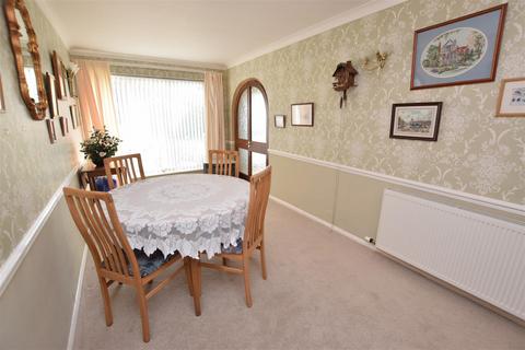 32 Amesbury Avenue, Grimsby, DN33 3HT