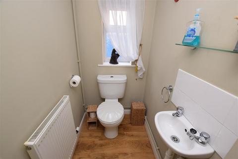 32 Amesbury Avenue, Grimsby, DN33 3HT