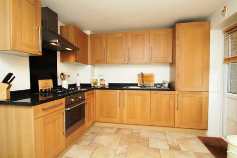 32 Abbots Way, High Wycombe, HP12 4NR