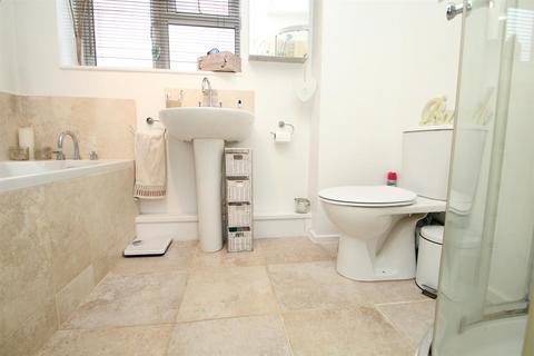 32 Abbots Way, High Wycombe, HP12 4NR