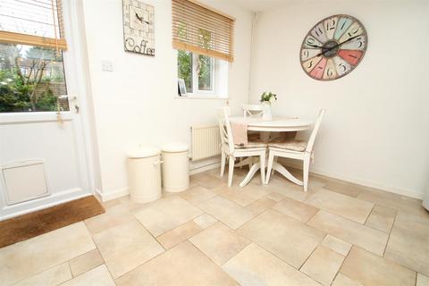 32 Abbots Way, High Wycombe, HP12 4NR