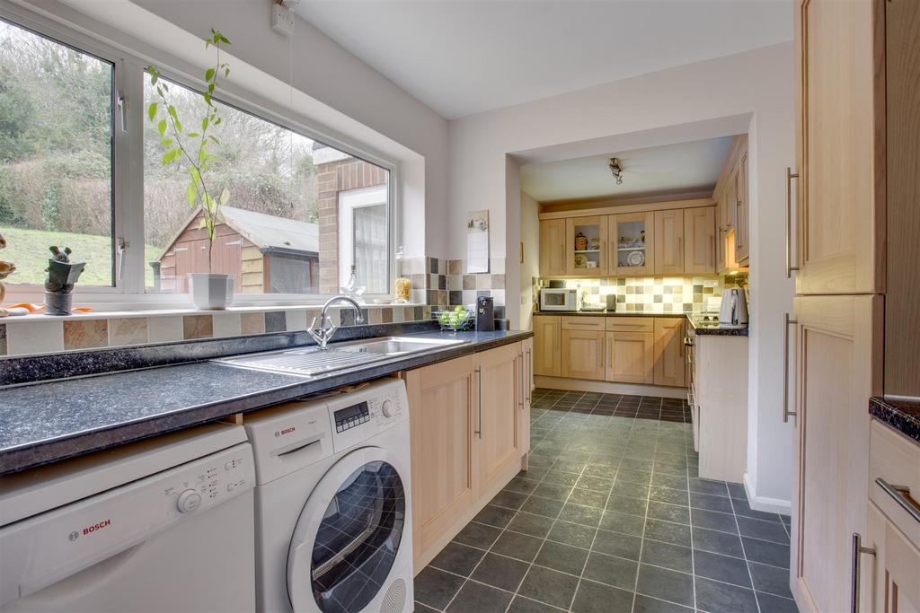 12 White Close, HP13 5 NG-14.jpg