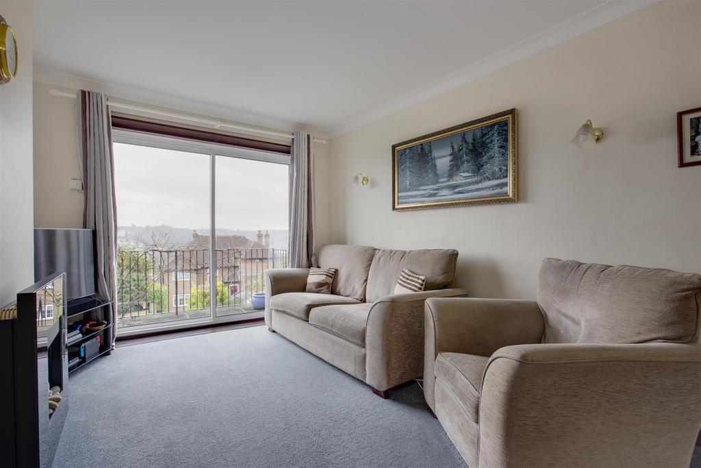 12 White Close, HP13 5 NG-10.jpg