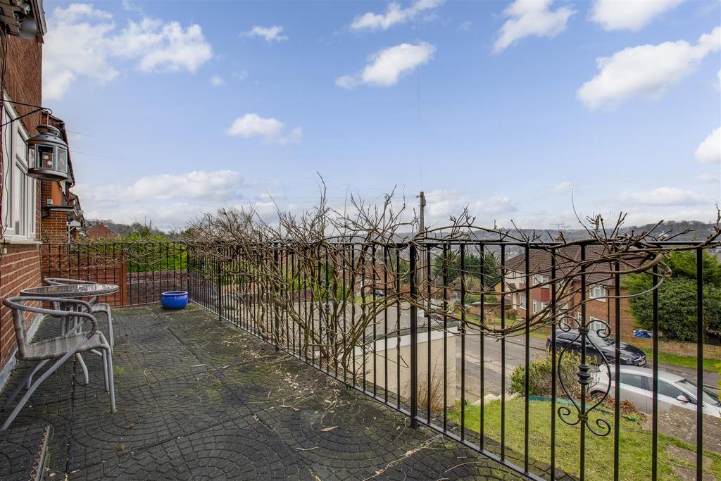 12 White Close, HP13 5 NG-13.jpg