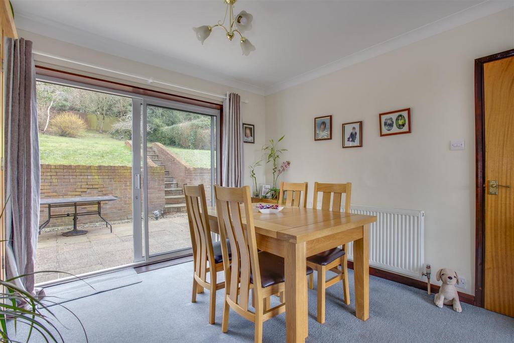 12 White Close, HP13 5 NG-11.jpg