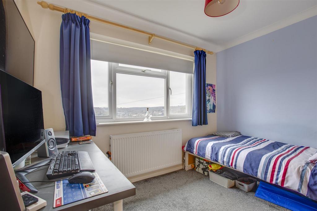 12 White Close, HP13 5 NG-7.jpg