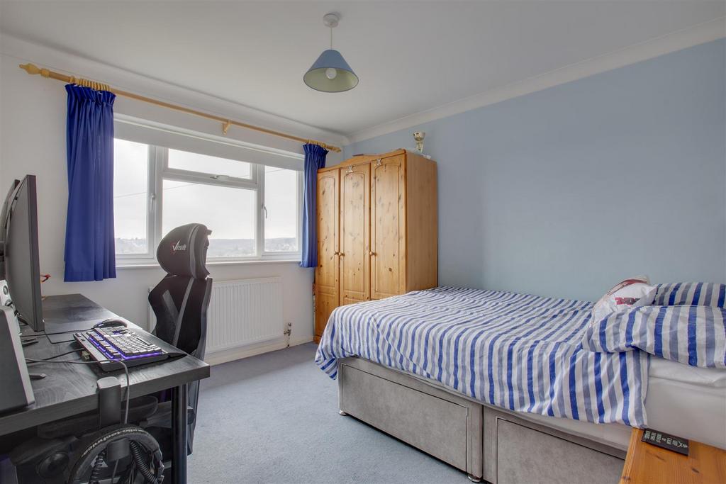 12 White Close, HP13 5 NG-6.jpg