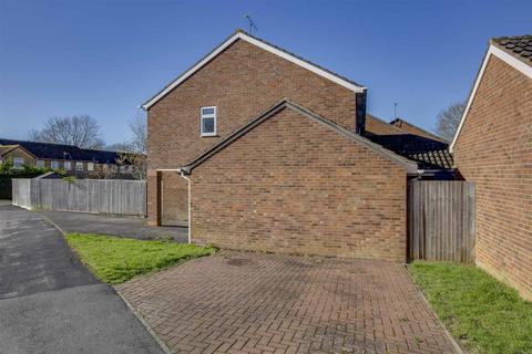 3 bedroom semi-detached house for sale, Hughenden Green, Aylesbury HP21