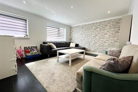 1 bedroom flat to rent - Globe Court, High Road, Broxbourne